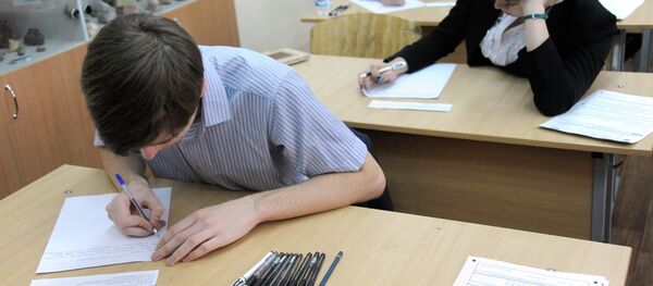 Школьники. Архивное фото - Sputnik Тоҷикистон