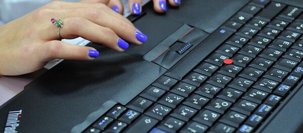 Работа за ноутбуком. Архивное фото - Sputnik Таджикистан