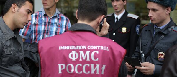 Патрулирование улиц сотрудниками ФМС, архивное фото Патрулирование улиц сотрудниками ФМС, архивное фото - Sputnik Таджикистан