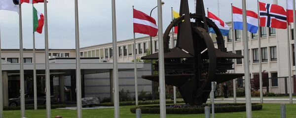 Рамзи НАТО дар Брюссел. Акс аз бойгонӣ Рамзи НАТО дар Брюссел. Акс аз бойгонӣ - Sputnik Тоҷикистон