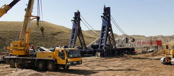 Строительство буровой установки на структуре «Шахринав». Архивное фото - Sputnik Таджикистан