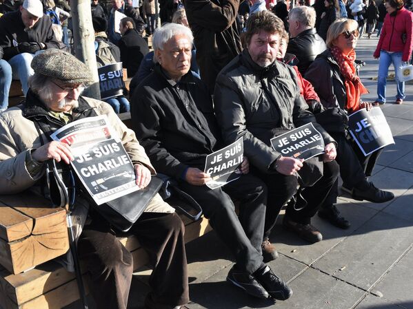Участники Марша единства в память о жертвах террористических актов, произошедших в столице Франции 7 и 9 января. - Sputnik Таджикистан