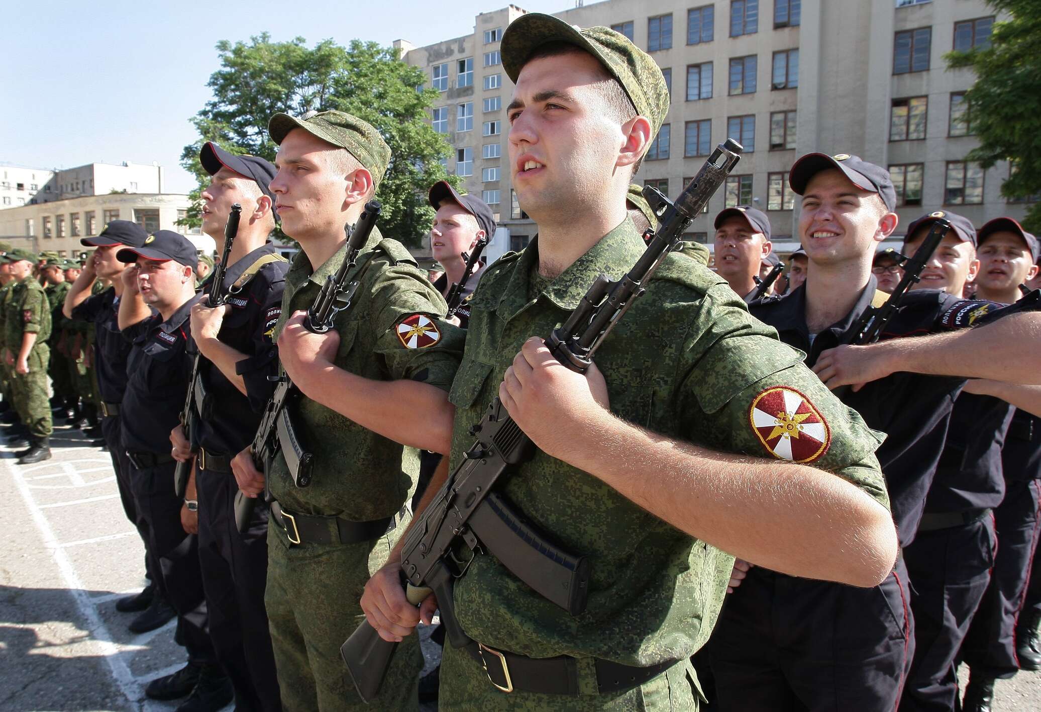 Военное положено. Срочники внутренних войск. Национальная гвардия России контрактники. Войска МВД срочная служба. Воинские части Нацгвардии в Крыму.