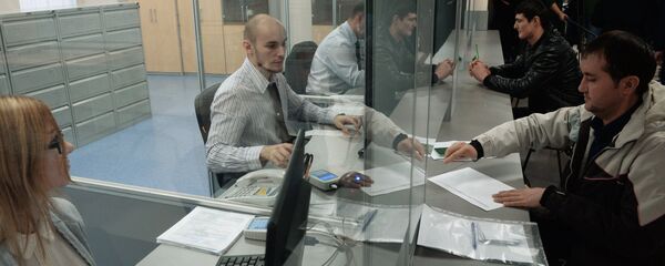 Выдача первых патентов в Едином миграционном центре Московской области, архивное фото - Sputnik Таджикистан