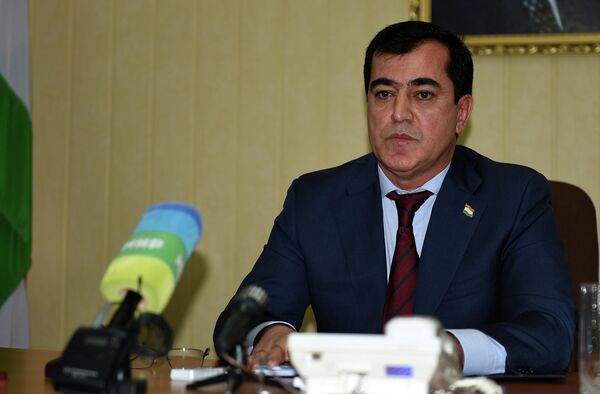 Комил Мирзоалиев на пресс-конференции ТДЖ - Sputnik Таджикистан