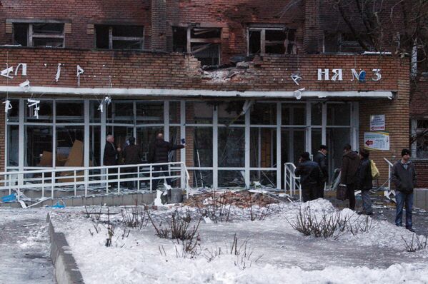 Артиллерийский снаряд попал в одну из больниц Донецка - Sputnik Таджикистан
