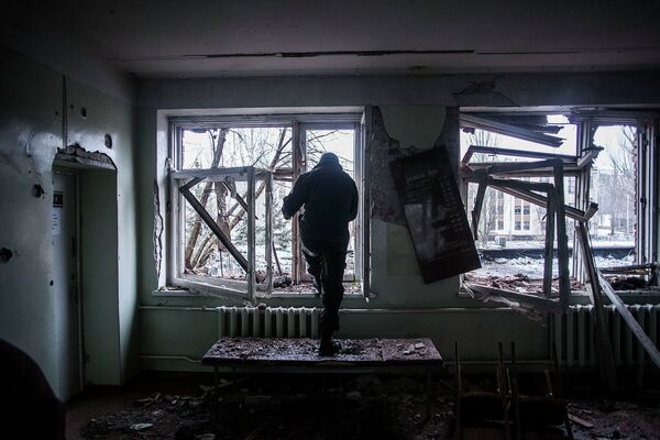 Последствия обстрелов Донецка украинскими силовиками - Sputnik Таджикистан