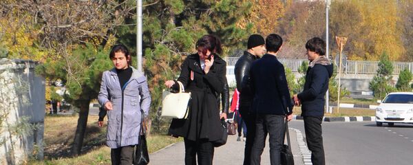 Молодежь Душанбе. Архивное фото Молодежь Душанбе. Архивное фото - Sputnik Таджикистан