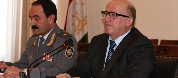 Абдуфаттоҳ Ғойиб, директори Оҷонсии зидди фасод дар нишасти хабарӣ - Sputnik Тоҷикистон