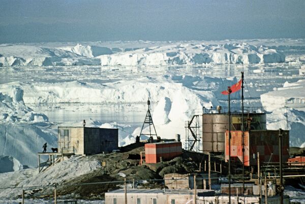 Советская геофизическая обсерватория Мирный в Антарктиде. Архивное фото - Sputnik Таджикистан