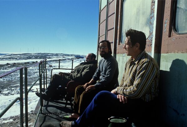 Участники 25-й Советской антаркической экспедиции. 1980 г. - Sputnik Таджикистан