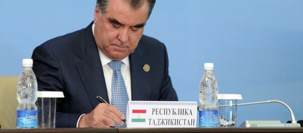 Президент Таджикистана Эмомали Рахмон. Архивное фото Президент Таджикистана Эмомали Рахмон. Архивное фото - Sputnik Тоҷикистон