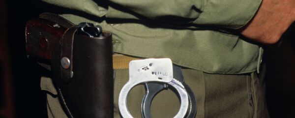 Корманди пулис бо дастбанд. Акс аз бойгонӣ - Sputnik Тоҷикистон