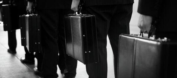 Люди с дипломатами - Sputnik Тоҷикистон