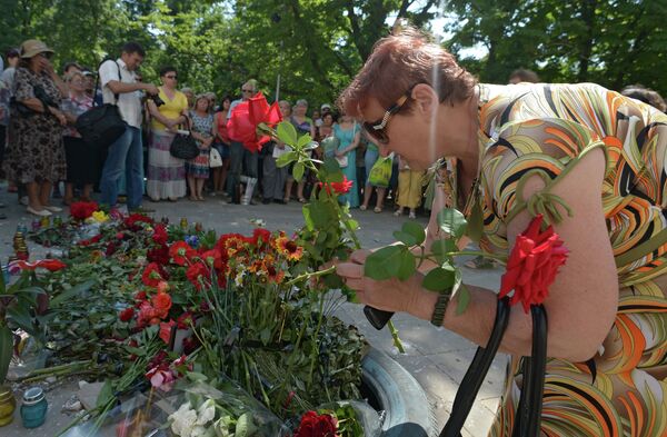 Акция памяти по погибшим от авиаудара ВВС Украины по Луганску 2 июня. Архивное фото - Sputnik Таджикистан