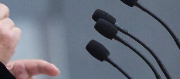 Микрофоны на трибуне - Sputnik Тоҷикистон