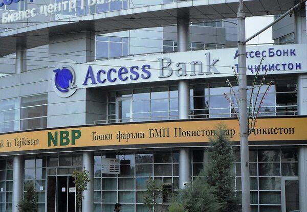 Логотип Accessbank на фасаде бизнес-центра Созидание. Архивное фото - Sputnik Таджикистан