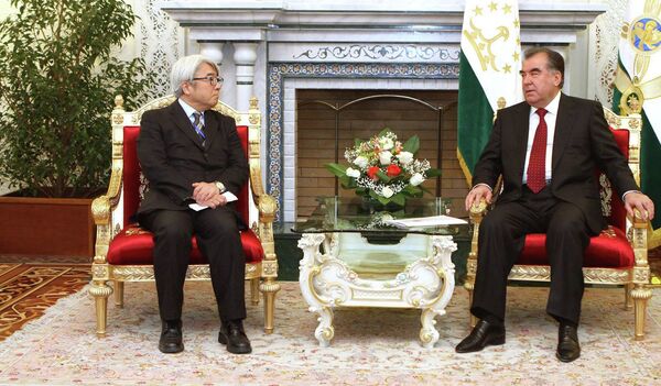 Встреча президента РТ Эмомали Рахмона с вице-президентом JIKA Киёши Кодеро 10 февраля 2015 года - Sputnik Таджикистан