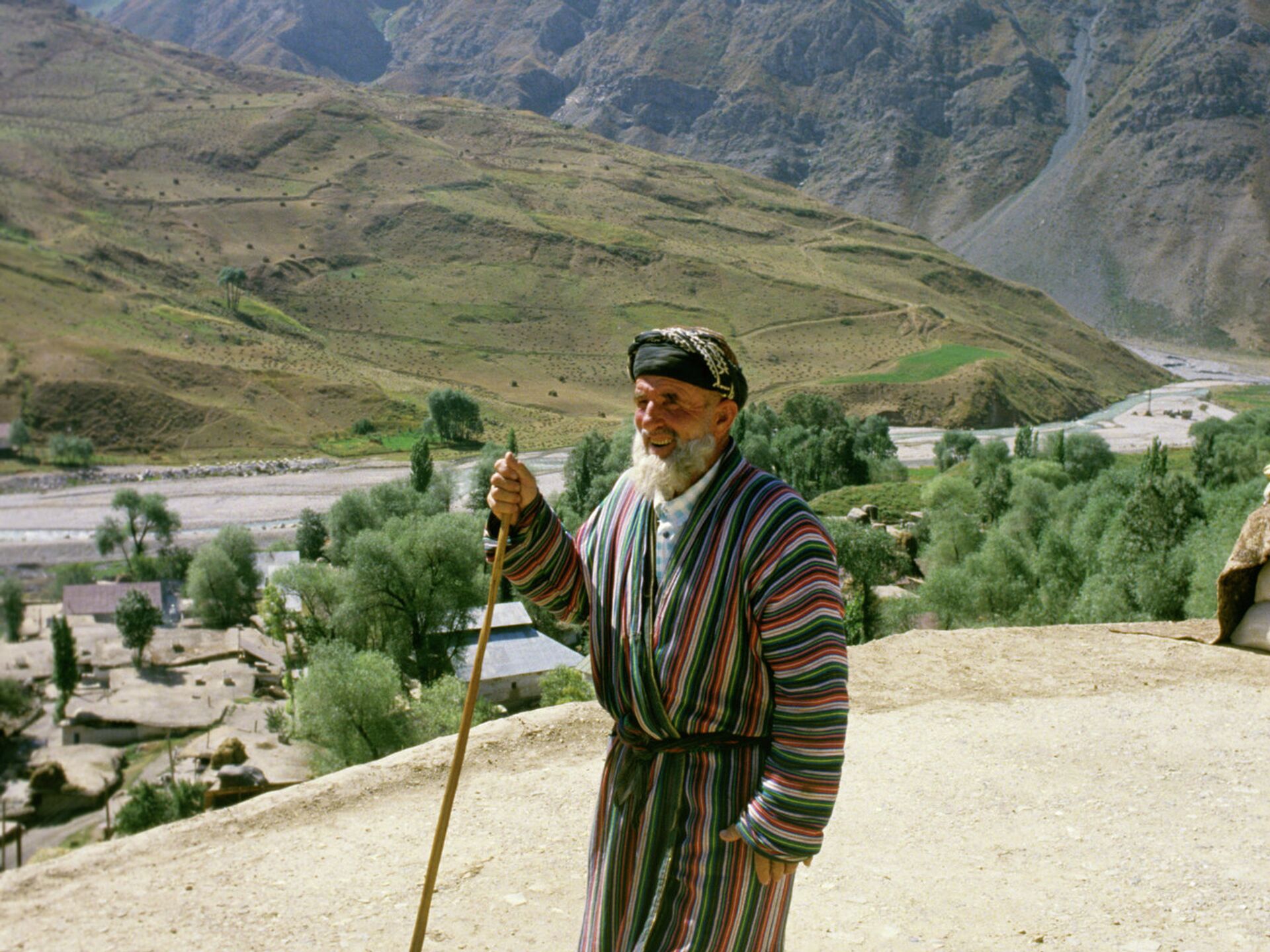 Таджикистан сегодня как живут. Чубек Таджикистан. Таджикистан старики кишлак. Жизнь в Таджикистане.