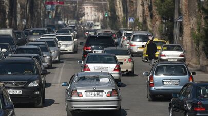 Автомобильное движение в Душанбе. Архивное фото