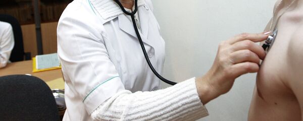 Осмотр больного. Архивное фото Осмотр больного. Архивное фото - Sputnik Таджикистан