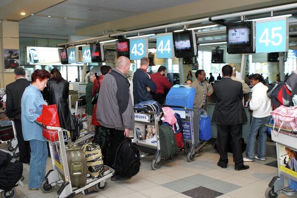 Регистрация пассажиров в аэропорту. Архивное фото - Sputnik Таджикистан
