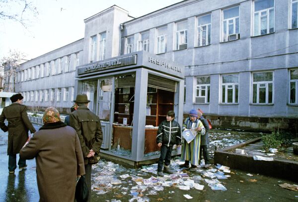 Февральские беспорядки в Душанбе 1990 года: предвестник гражданской войны Февральские беспорядки в Душанбе 1990 года: предвестник гражданской войны - Sputnik Таджикистан
