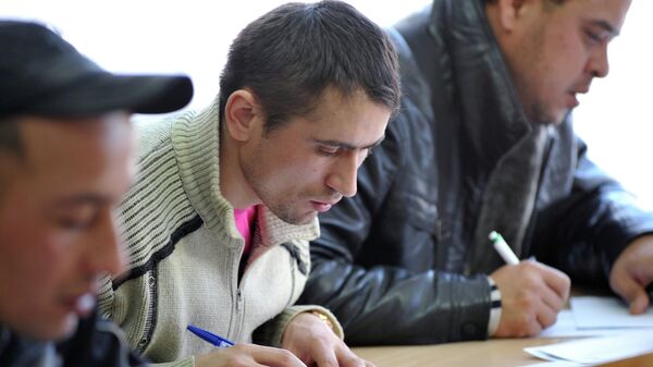 Центр тестирования трудовых мигрантов, архивное фото - Sputnik Таджикистан
