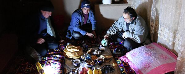 Хуроки шом дар хонаводаи тоҷик. Акс аз бойгонӣ - Sputnik Тоҷикистон