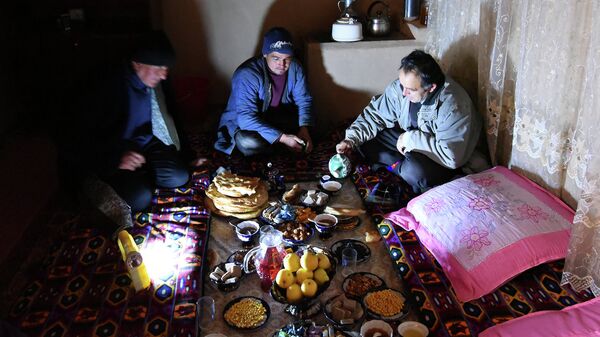 Ужин в таджикской семье. Архивное фото - Sputnik Таджикистан