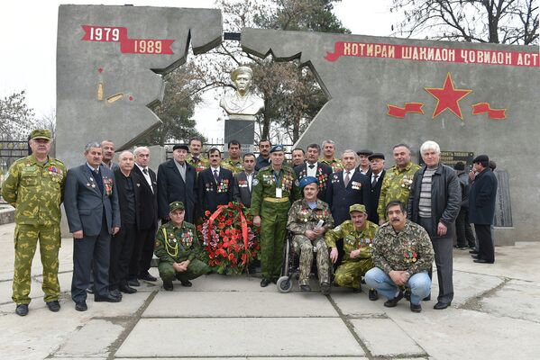 В Душанбе почтили память воинов-интернационалистов - Sputnik Таджикистан