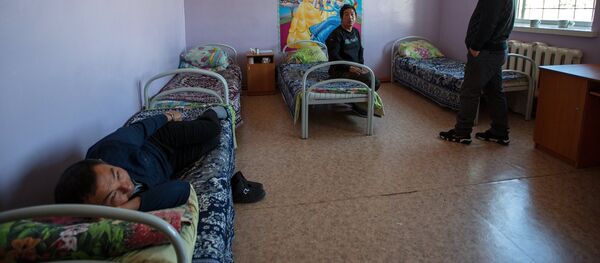 Спецприемник для нелегальных мигрантов. Архивное фото - Sputnik Таджикистан