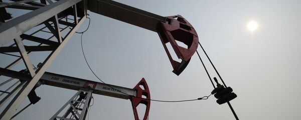 Добыча нефти. Архивное фото - Sputnik Таджикистан