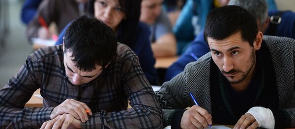Сдача экзаменов в центре тестирования мигрантов, архивное фото Сдача экзаменов в центре тестирования мигрантов, архивное фото - Sputnik Таджикистан