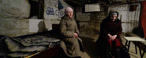 Сокинони ноҳияи Петровски Донетск дар паноҳгоҳ. Акс аз бойгонӣ - Sputnik Тоҷикистон