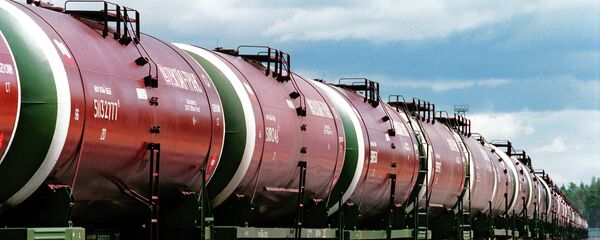 Цистерны с нефтью. Архивное фото - Sputnik Тоҷикистон