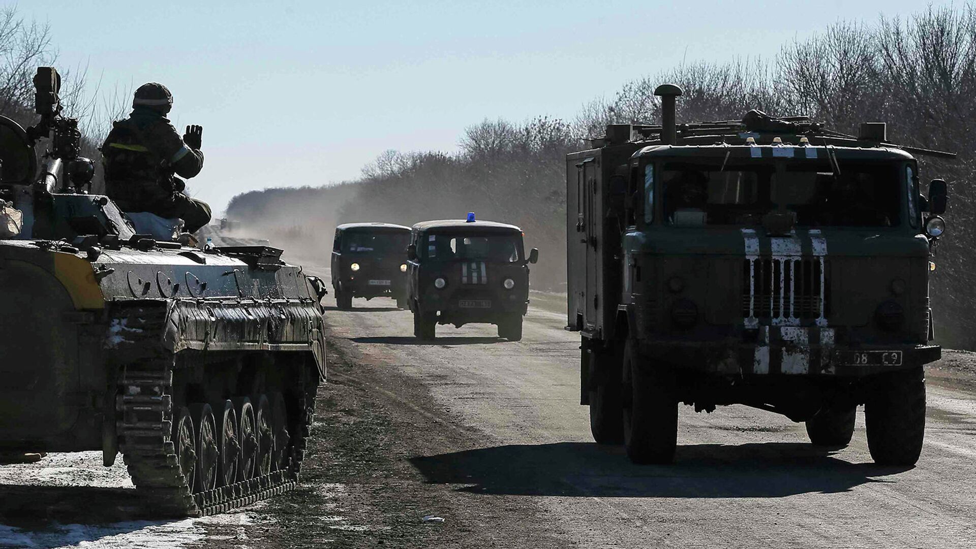 Украинские военные на трассе между Дебальцево - Артемовск 18 февраля 2015 года - Sputnik Таджикистан, 1920, 22.02.2022