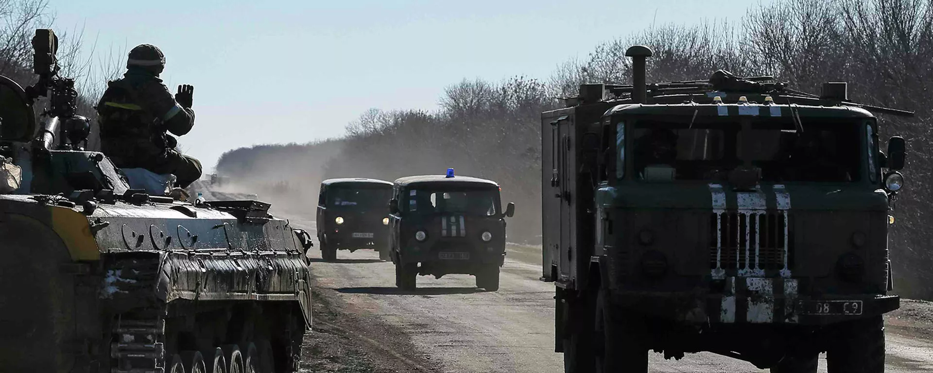Украинские военные на трассе между Дебальцево - Артемовск 18 февраля 2015 года - Sputnik Тоҷикистон, 1920, 02.04.2022