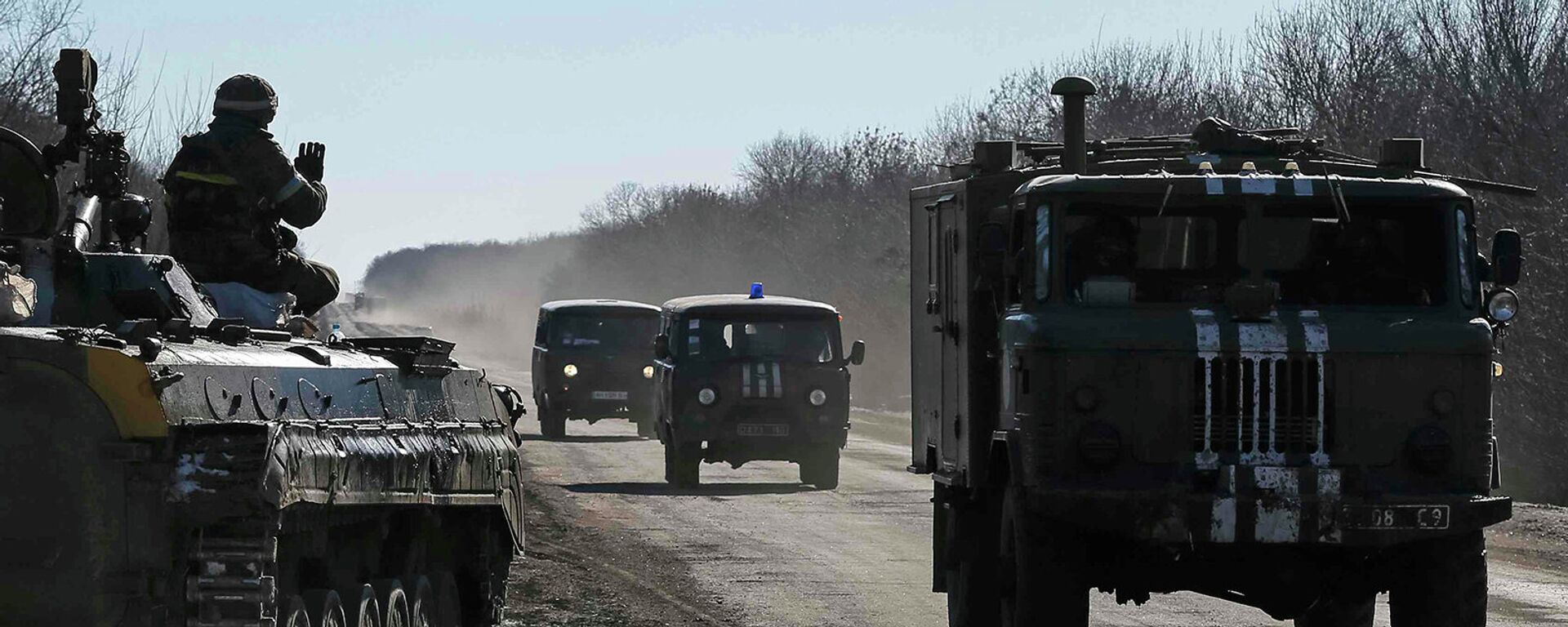 Украинские военные на трассе между Дебальцево - Артемовск 18 февраля 2015 года - Sputnik Тоҷикистон, 1920, 24.02.2022