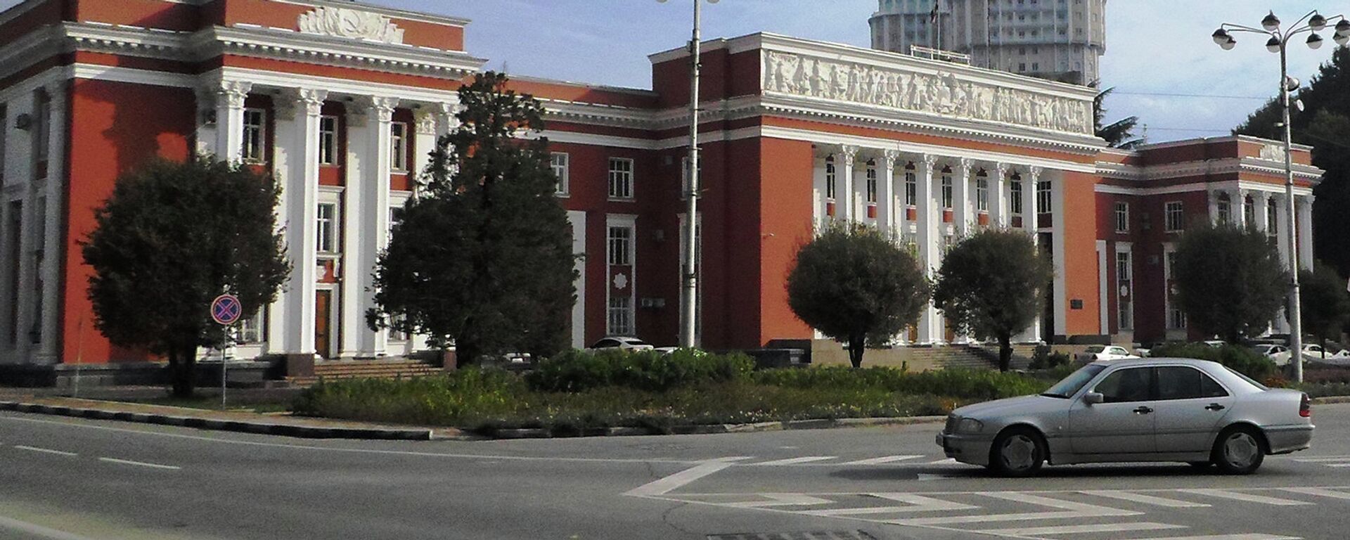 Здание парламента Таджикистана, архивное фото - Sputnik Тоҷикистон, 1920, 16.04.2021