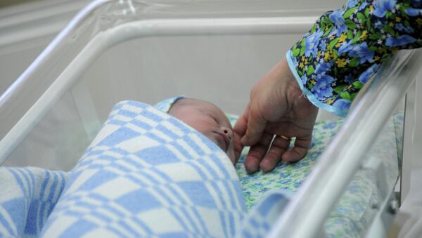 Новорожденный ребенок. Архивное фото - Sputnik Таджикистан