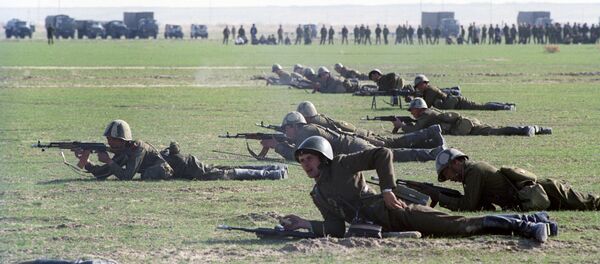 Машқҳои ҳарбӣ. Акс аз бойгонӣ Машқҳои ҳарбӣ. Акс аз бойгонӣ - Sputnik Тоҷикистон