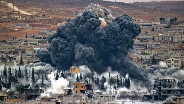 Последствия авиаудара сил коалиции США в Сирии. Архивное фото - Sputnik Таджикистан