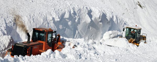 Сход снежных лавин, архивное фото - Sputnik Тоҷикистон