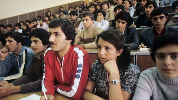 Студенты на лекции. Архивное фото - Sputnik Таджикистан