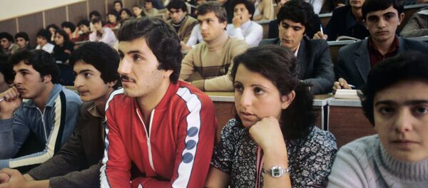 Студенты на лекции. Архивное фото - Sputnik Тоҷикистон