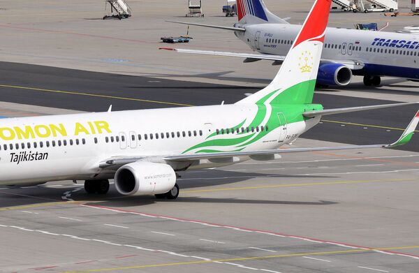 Самолёт компании Сомон Эйр, архивное фото Самолёт компании Сомон Эйр, архивное фото - Sputnik Таджикистан