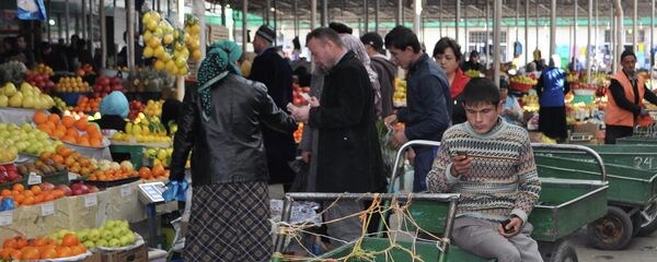 Аробакаш дар бозор. Акс аз бойгонӣ - Sputnik Тоҷикистон