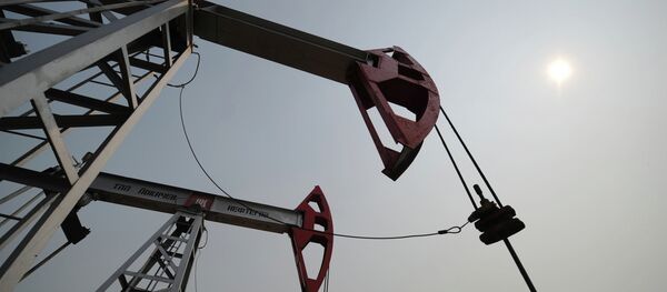 Добыча нефти, архивное фото - Sputnik Таджикистан