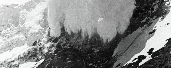 Снежная лавина. Архивное фото. - Sputnik Таджикистан